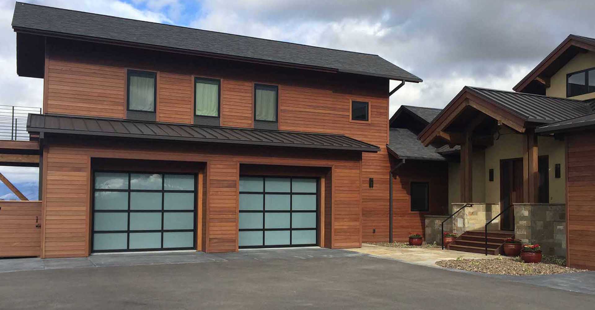 09. Batu_Hardwood_Decking_Montana_Home_1x6_Fineline_Shiplap_Siding_NovaUSAWood.jpg